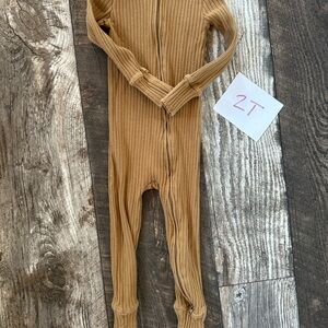 Kate Quinn Tan Ribbed Kids Footie